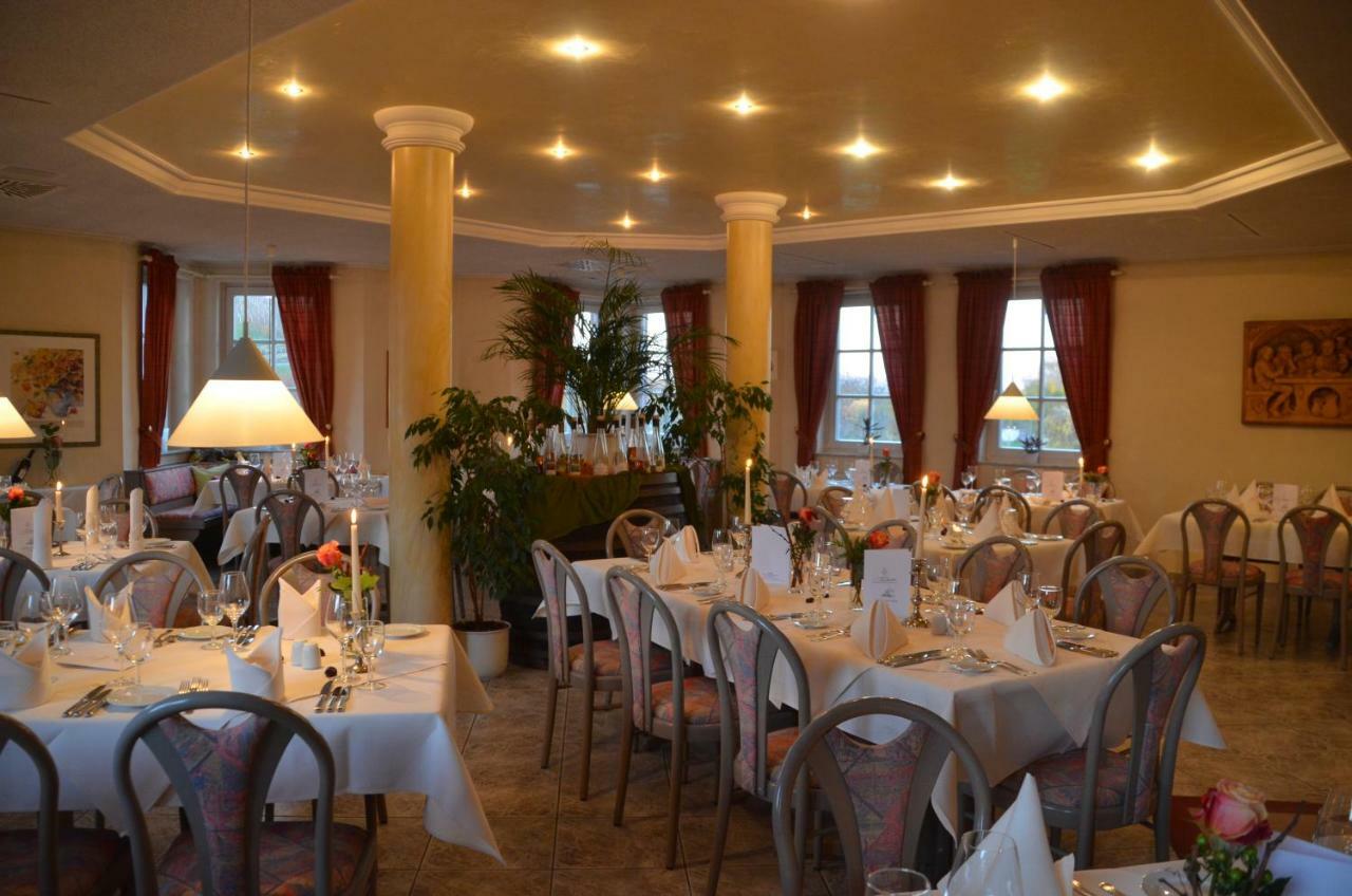 Castell Hotel & Restaurant Leinsweiler Exteriör bild